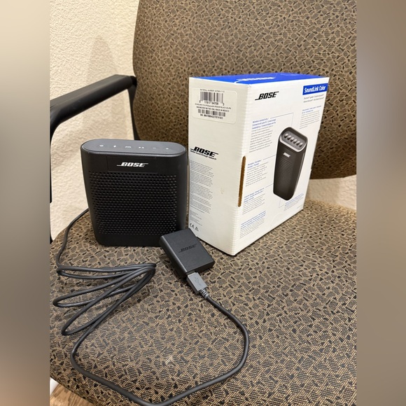 Bose SoundLink Color Bluetooth Speaker - Classic Black - Picture 3 of 4